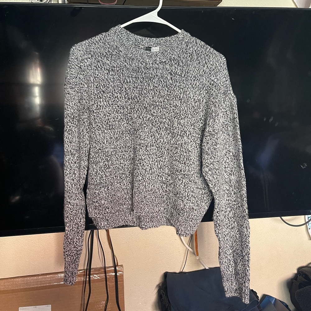 Black and white knitted cropped sweater